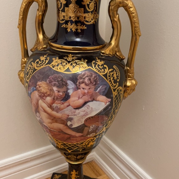 Vase - Picture 9 of 9